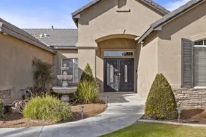Newly furnished POOL home - King Bed sleeps 7 - Image 2
