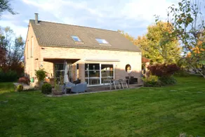 Large chestnut tree – Bright and warm house - Image 2
