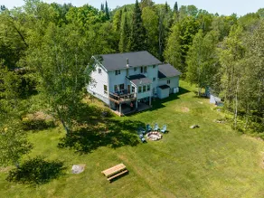 The Peninsula Cottage in Haliburton - Lakefront w/ hot tub - Image 3