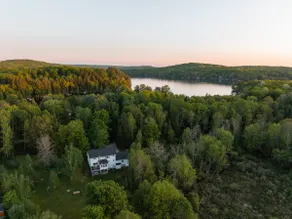 The Peninsula Cottage in Haliburton - Lakefront w/ hot tub - Image 2