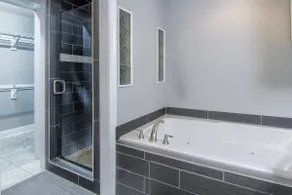 Silverhill 3 bed 2 bath house, gazebo, jacuzzi tub - Image 3