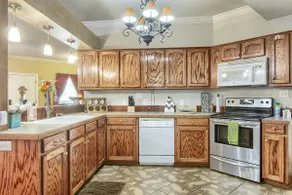 Silverhill 3 bed 2 bath house, gazebo, jacuzzi tub - Image 4
