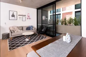 Modern Apartment In Flawless Fitzroy - Image 3
