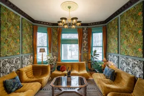Fabulous Walkers Point Mansion w/ Bar andFireplace - Image 2