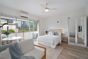 Beautiful Bright Apartment Close To King's Park - Image 2