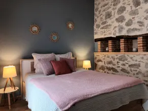 Old farmhouse barn - Image 2