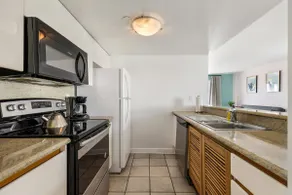 NEW'SeaBreeze'#407 Spacious 2 Bed Apt with Balcony - Image 5