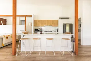 Treetops: 3-Bedroom Open Plan Balcony House - Image 3