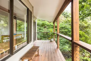 Treetops: 3-Bedroom Open Plan Balcony House - Image 4