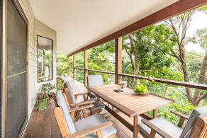 Treetops: 3-Bedroom Open Plan Balcony House - Image 5
