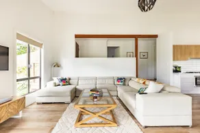 Treetops: 3-Bedroom Open Plan Balcony House - Image 2