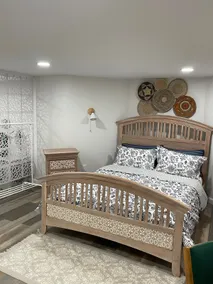 Modern Studio Apt with Pool - Image 3