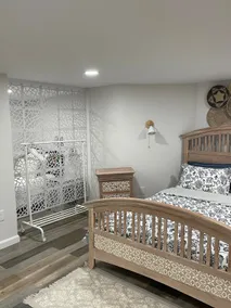 Modern Studio Apt with Pool - Image 3