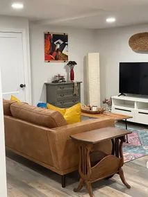 Modern Studio Apt with Pool - Image 4