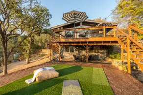 STUNNING VIEWS, CRISP IMMACULATE MOUNTAIN TOP HOME WITH HOT TUB - Image 2