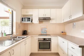 Cosy and Spacious 3-Bedroom Villa in St Marys - Image 2