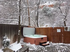 Garden Home, private and spacious with hot tub, only 5 minutes to city center - Image 2