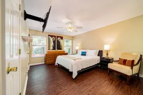 Travelers Nest~Pet Friendly Woodsy Family Retreat - Image 5