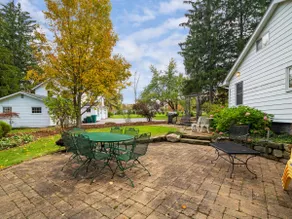 Willow Woods Retreat - Farmhouse - Patio & Nature - Image 3