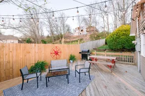 WALK EVERYWHERE in North Chat! -VIEWS- 2 KING Beds - Image 5