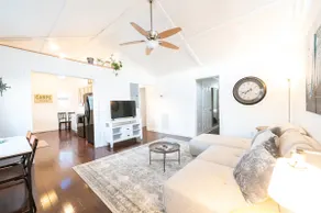 WALK EVERYWHERE in North Chat! -VIEWS- 2 KING Beds - Image 2