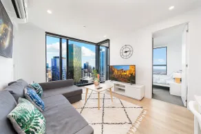 53F Luxury Melb CBD 3BR.2Bath. 8Pax. Free 2Carpark - Image 3
