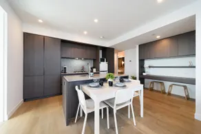 53F Luxury Melb CBD 3BR.2Bath. 8Pax. Free 2Carpark - Image 5