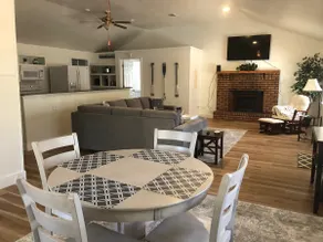 LB Coastal Breeze Cottage-beach/downtown 3 blks. - Image 3