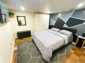 Spacious Basement | Private Parking | Entrance - Image 3