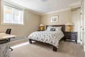 Two Queen Beds legal suite with parking - Image 3