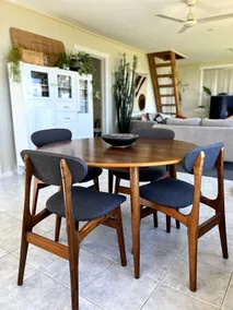 Maxy's By The Sea - Image 5