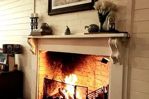 Beautiful, spacious 1870s house in centre of town. - Image 3