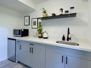 Entire 1B1B Guest Suite in Quiet NE NBHD - Image 3