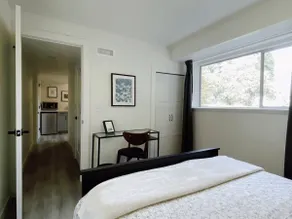 Entire 1B1B Guest Suite in Quiet NE NBHD - Image 2