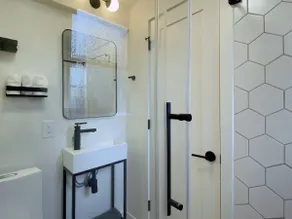 Entire 1B1B Guest Suite in Quiet NE NBHD - Image 5