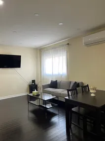 Beautiful Modern Getaway Right by the Falls Unit 2 - Image 4