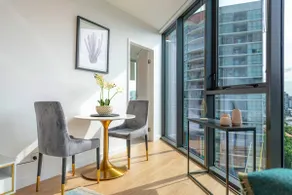Spectacular views, king bd plus single bed & parking - Image 4