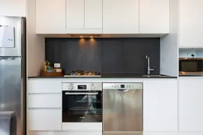 Spectacular views, king bd plus single bed & parking - Image 3