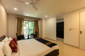 Elegant 3BR Apartment, designed to perfection. - Image 5