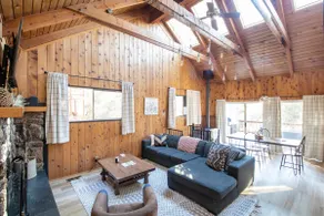 Idy Hideaway: Picturesque Mountain Cabin in Perfect Location - Image 2