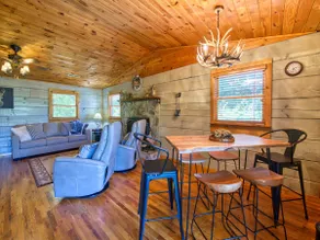 Stunning mountains views AntlersCabin - Image 5
