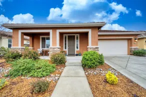 Spacious Modern 4-bedroom Home in New Development - Image 2