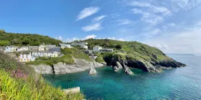 ⭐️Cosy 2 bedroom cottage with terrace on cliff edge - Image 3