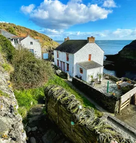 ⭐️Cosy 2 bedroom cottage with terrace on cliff edge - Image 2