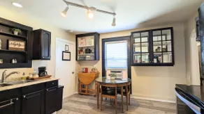 Clean Comfort - 1 mile from Freeway - Image 4