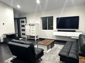 No fees 1bd Ste*Centrally Located Modern Farmhouse - Image 2