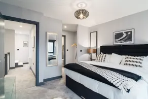 2 Bed Duplex, Parking, Balcony, 10mins Cardiff - Image 3