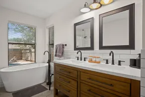 Poolside Oasis, Peaceful Retreat -20 min to Austin - Image 5
