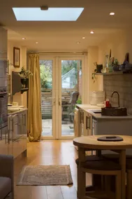 Cute Studio with kitchen, patio and free parking - Image 4