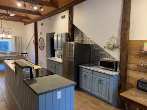 The Barn Loft.  Streamside  living in a spacious and tastefully renovated barn - Image 5